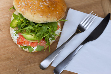 Hamburger with smoked salmon, avocado and green salad