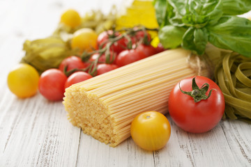 Spaghetti and tomato