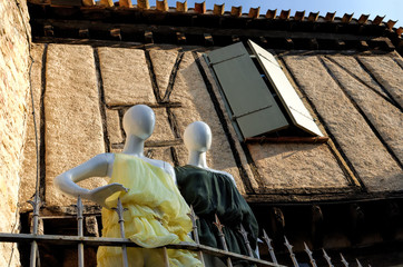 mannequins balcony