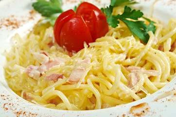 Pasta Carbonara with ham