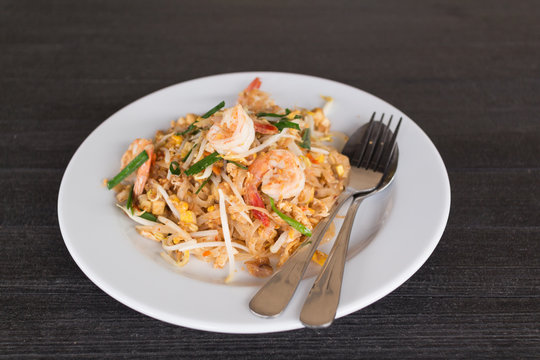 Pad thai- stir-fried  noodles . Thailand's national dishes
