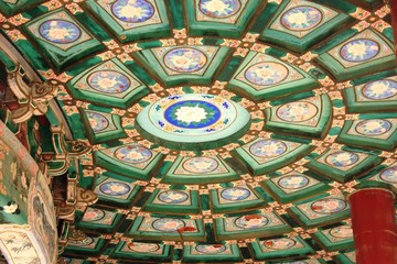 plafond décoré