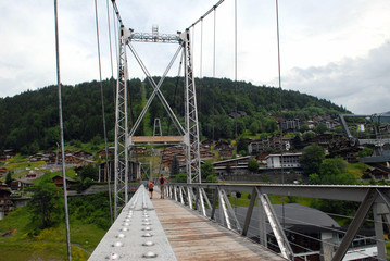 Obraz premium Na kładce Morzine