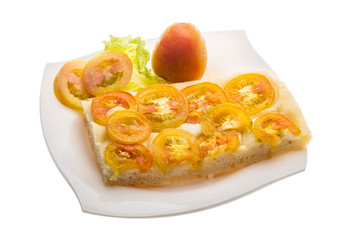 Pizza with sliced tomato