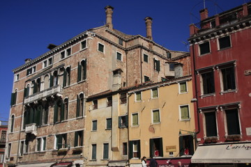 Fototapeta na wymiar maisons de Venise