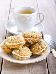 Oat sandwich cookies