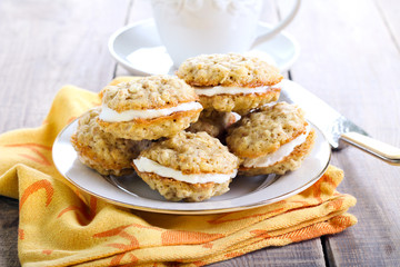 Oat sandwich cookies