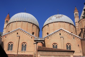 les dômes de Saint Antoine de Padoue