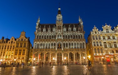 Fototapeta na wymiar Brussels - Main square and Grand palace in evening.