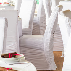 Obraz na płótnie Canvas white wedding chairs