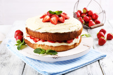 Delicious biscuit cake with strawberries