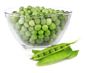 Fresh peas in glass bowl, isolated on white