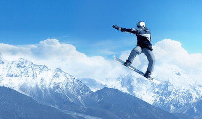 Fototapeta na wymiar Snowboarding