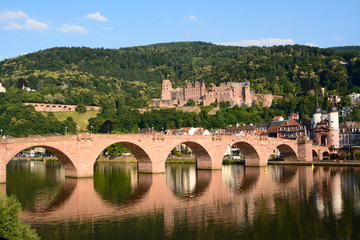 Heidelberg, Schloss und Alte Brücke im Sommer