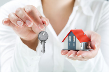 real estate agent handing over keys to home - obrazy, fototapety, plakaty