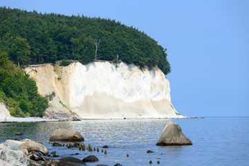 Berühmter Kreidefelsen im Nationalpark Jasmund auf der Ostseeinsel Rügen, Ostdeutschland
