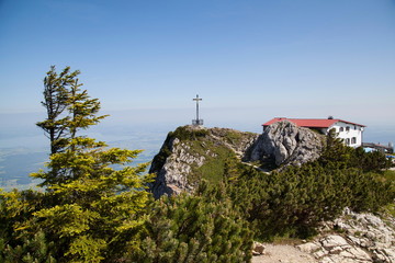 Fototapeta premium Gipfelkreuz auf dem Hochfelln