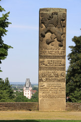 Kriegerdenkmal und Holztor Mainz