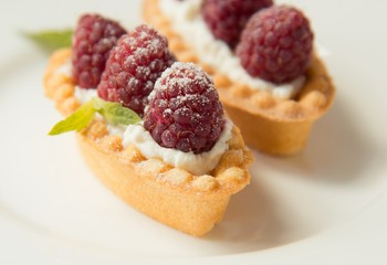 Tartlets with raspberry