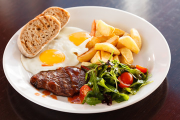 steak with eggs and vegetables