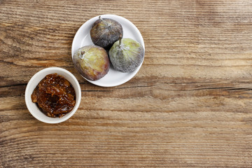 Bowl of fig jam and raw figs