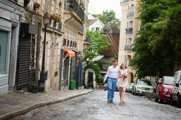 Obraz na płótnie Canvas Happy just married couple walking on Montmarte