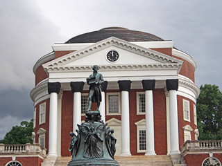 Fototapeta na wymiar University of Virginia Rotunda with Thomas Jefferson Memorial