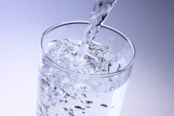 水を注ぐ