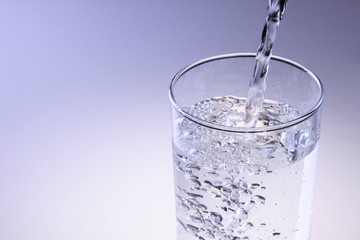 水を注ぐ