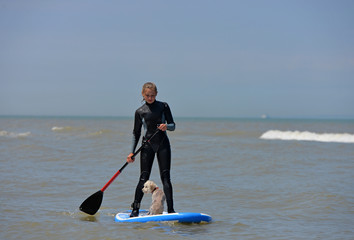 surfer avec son chien