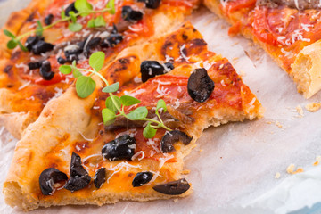 olive anchovy pizza