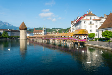 Fototapeta na wymiar Wasserturm und Kapellbrücke