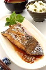 カレイの煮付け　煮魚
