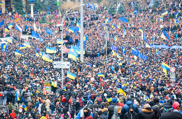 KIEV (KYIV), UKRAINE: Hundreds of thousands protest in Kiev 