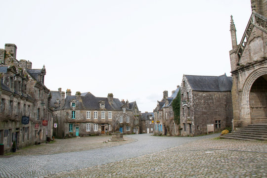Place principale et &eacute;glise st Ronan &agrave; Locronan, Finist&egrave;re