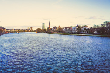 Obraz premium River view City skyline in Frankfurt