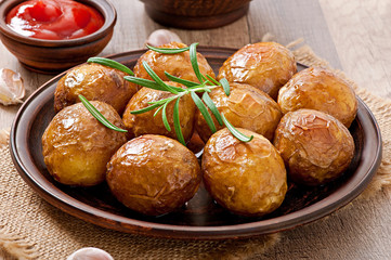 Baked potatoes with rosemary