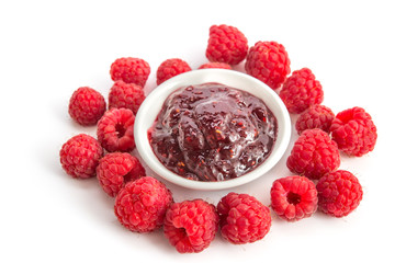 Himbeeren und Himbeermarmelade