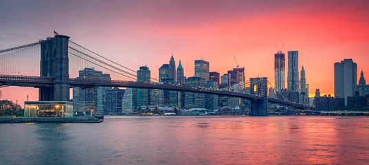Tableaux ronds sur aluminium brossé Brooklyn Bridge Pont de Brooklyn et Manhattan au crépuscule
