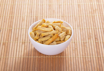 Bowl with the crackling toasts
