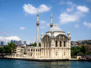 Fototapeta na wymiar Ortakoy mosque in Istanbul,
