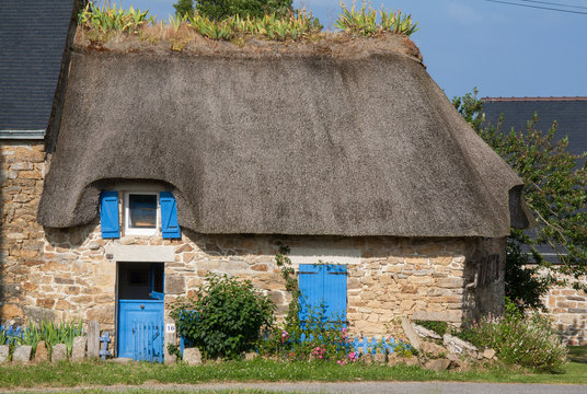 Chaumi&egrave;res bretonnes au village de Kercanic, Finist&egrave;re, Bretagne