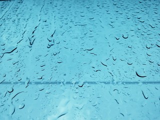 Regentropfen am Fenster