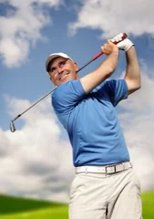 Photo sur Aluminium Golf .golfer shooting a golf ball