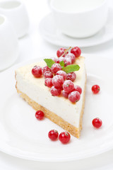 vanilla cheesecake with red currants, vertical
