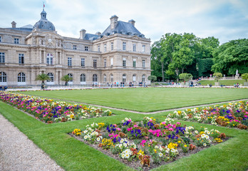 Fototapeta premium Sénat et Jardin du Luxembourg