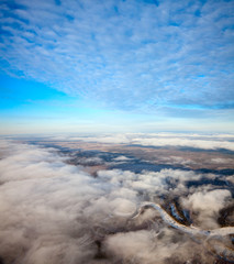 Obraz premium Flight between clouds, over uninhabited areas