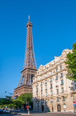 La Tour Eiffel et le quai Branly