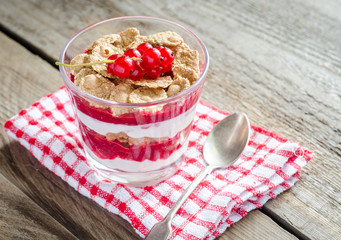 Wholegrain muesli with berry sauce and yogurt