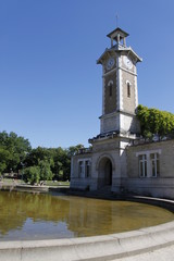 Fototapeta na wymiar Beffroi du parc Georges-Brassens à Paris